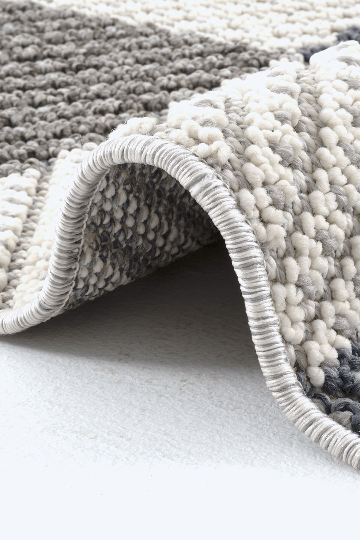 Bukle 1403 Gri – Modern Geometrik Desenli Tozumaz Halı 200x290