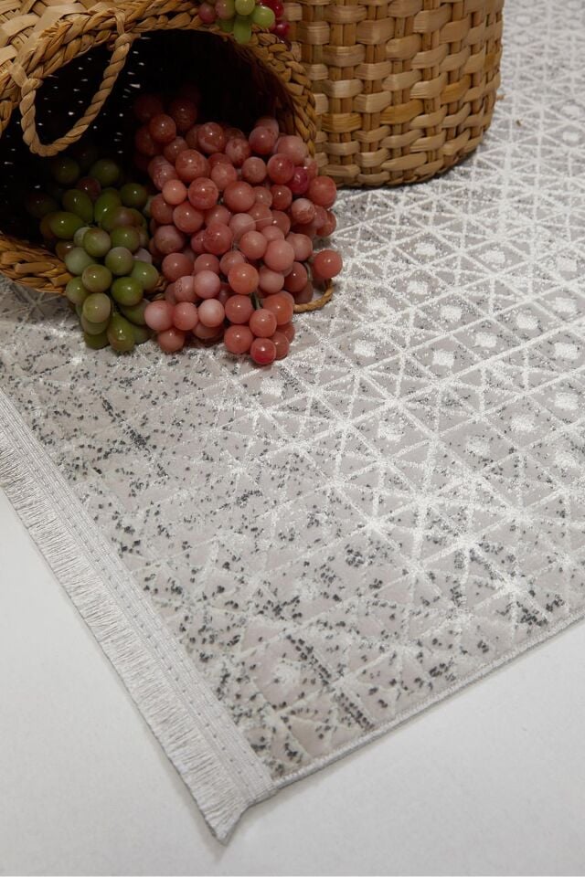 Dekorenti Sateen 6403 Gri - Nostaljik Detaylı Açık Gri Halı